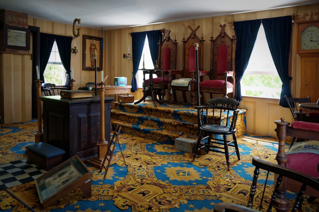 Intérieur loge Rite York autel et chaire VM Canada