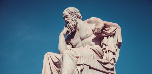 Statue de Socrate en penseur Grec