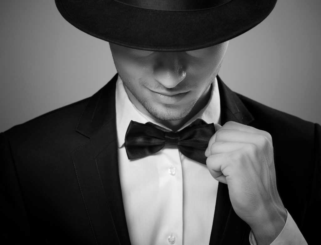Élégant,Homme,En,Élégant,Noir,Costume, noeud papillon, Chapeau