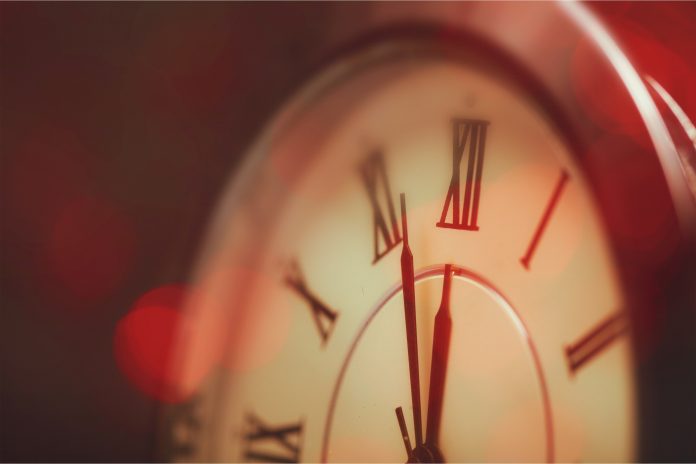 Partie supérieure d'une vieille horloge