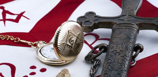 Ancien,Franc-Maçonnerie,Symbolique,Objets maçonniques, montre, épée, tablier maître