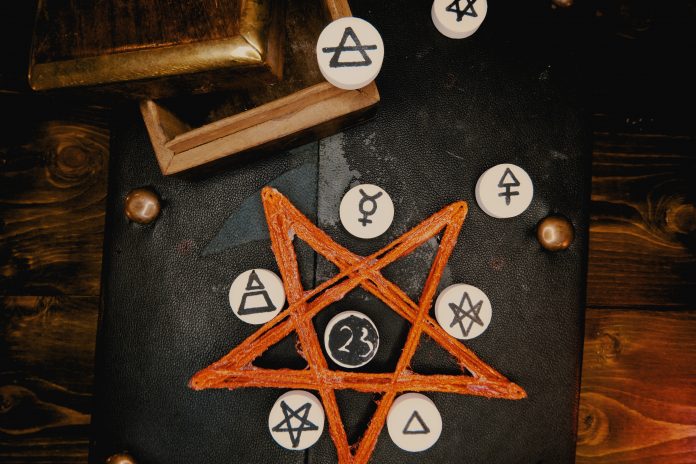 Pentagramme et symboles divers