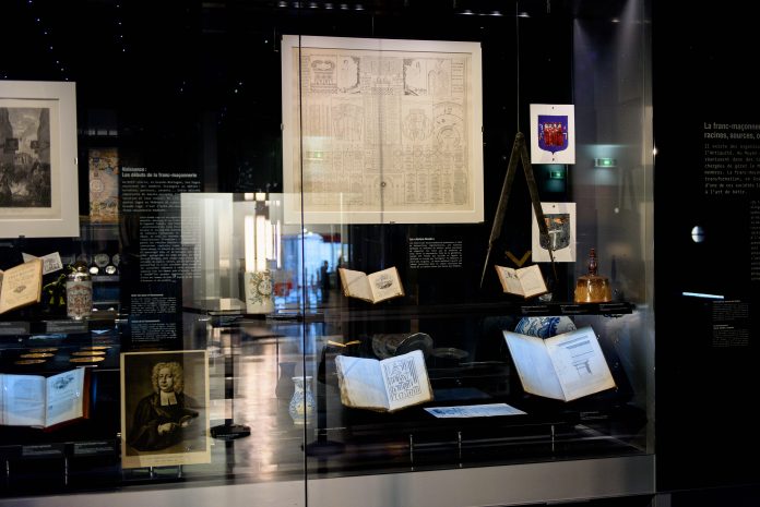 Vitrines dans un musée