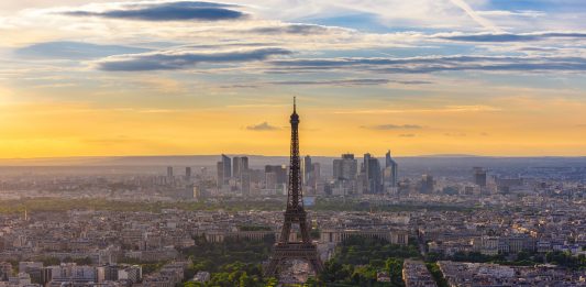 Vue aérienne de la Tour Eiffel et Champs de Mars