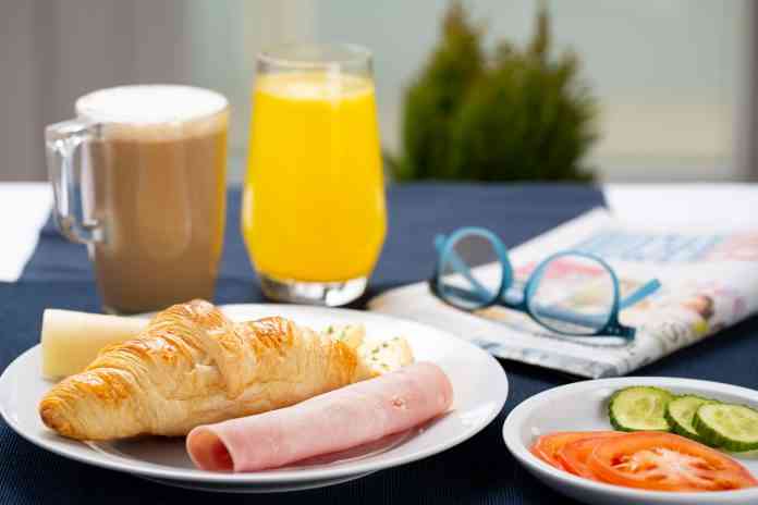 Breakfast, petit déjeuner dans un hôtel