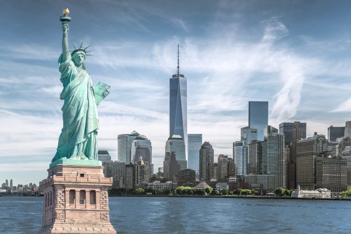 Vue de la statue de la liberté de NYC avec Manhattan