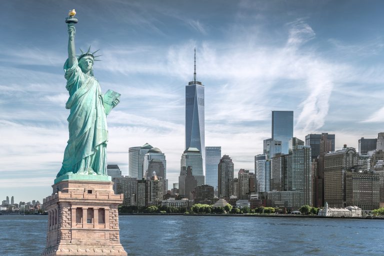 Vue de la statue de la liberté de NYC avec Manhattan