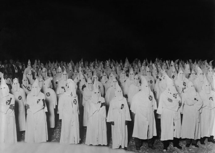 Hommes du Ku,Klux,Klan en réunion