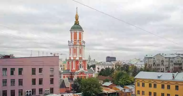 tour Menchikov dans la voie Arkhangelsky