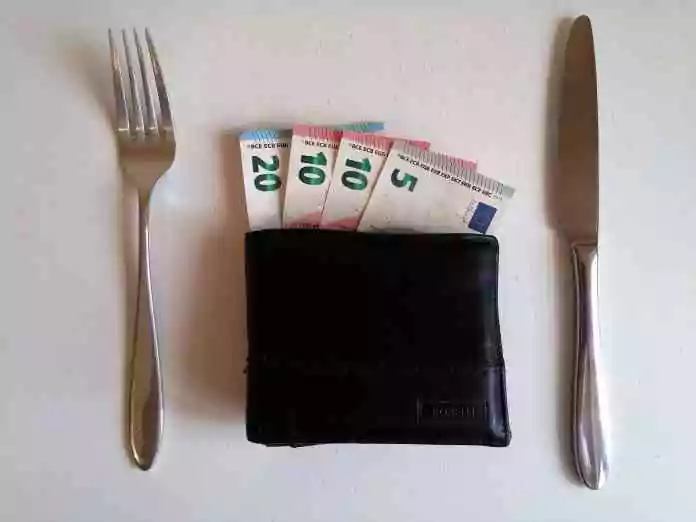 Argent à table
