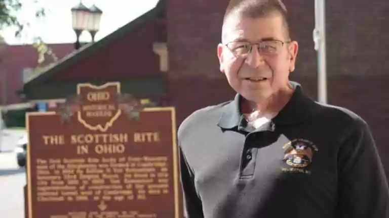 Jeffrey Miller est le secrétaire du Cambridge Valley Scottish Rite. KRISTI R. GARABRANDT, LE DAILY JEFFERSONIAN