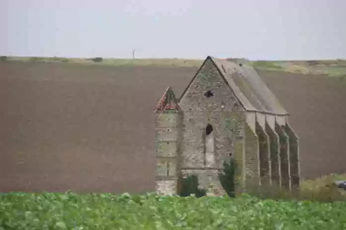 La Commanderie des Templiers est située sur la commune de Saint-Martin-des-Champs. À ne pas confondre avec la résidence autonome La Commanderie, à La Ferté-Gaucher.
