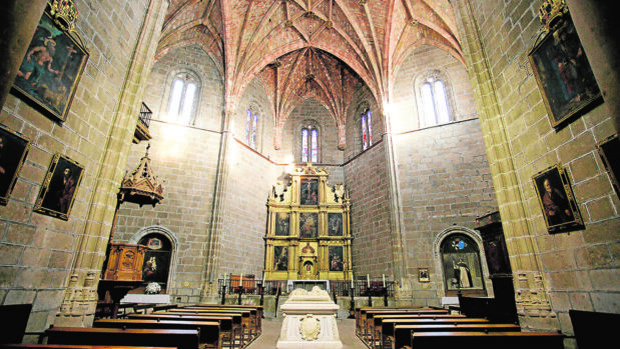 Intérieur de la chapelle Avila de Mosén Rubí - ABC