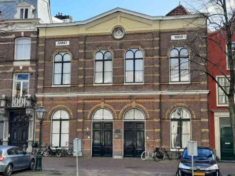 Face de Temple à Leiden