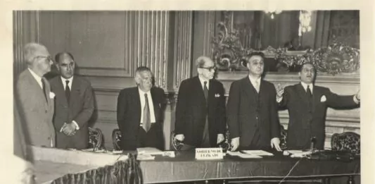 Congrès mondial basque de 1956 avec Garbisu au centre de l'image. Archives des familles de Santiago Aznar et Ernesto Ercoreca.