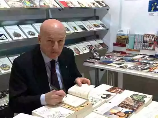 Fondation GOI signe l'accord avec les Archives centrales de l'État