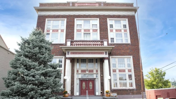 Le Lodge KY est installé dans un ancien temple maçonnique de Dayton, dans le Kentucky, qui a été construit en 1922. FOURNI/SCOTT BESELER