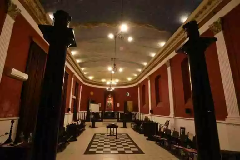 Les maçons argentins de Santa Fe ouvrent leur temple et révèlent leurs symboles après être restés un siècle en secret