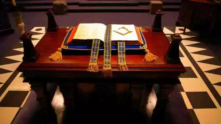 Ouvriers d&rsquo;Hiram Abiff. La Tradition Initiatique (II)