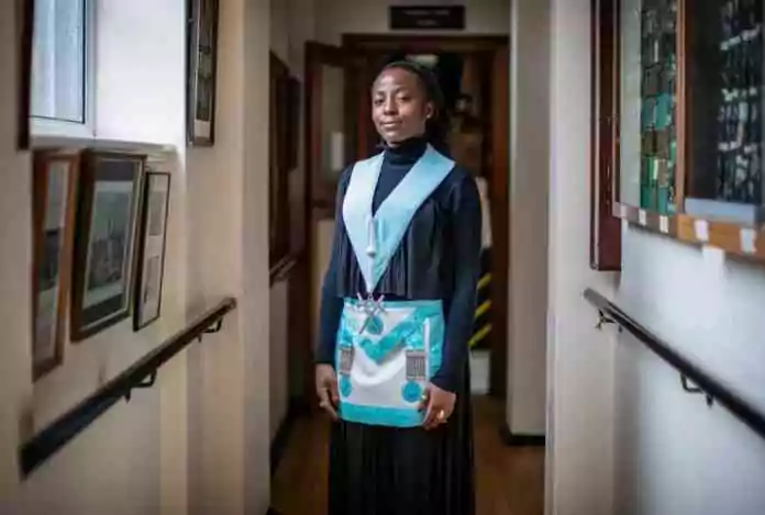 « Nous aimons garder un peu de mystère » : les femmes francs-maçonnes britanniques – Reportage photo