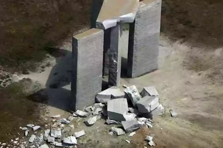 Georgia Guidestones – Le monument le plus mystérieux d&rsquo;Amérique explose