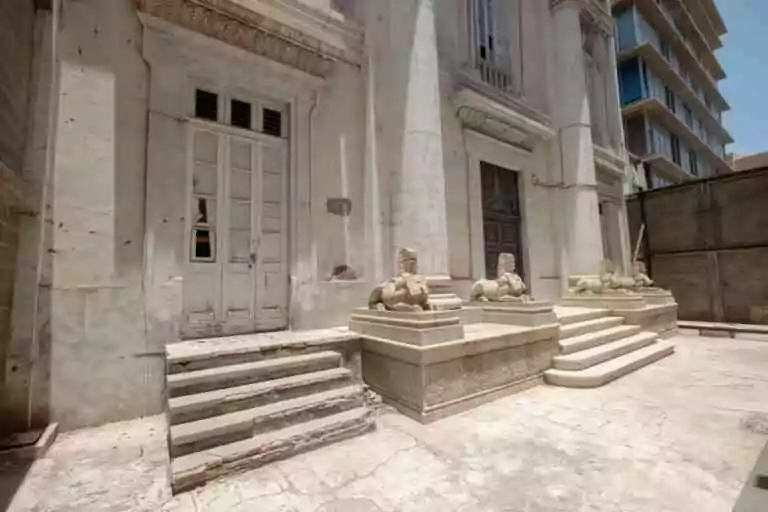 L&rsquo;adjudication du temple maçonnique de Santa Cruz est retardée par deux offres anormalement basses