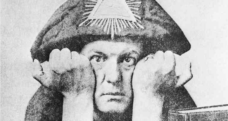 Apprenez à connaître Aleister Crowley, « l’homme le plus méchant du monde »