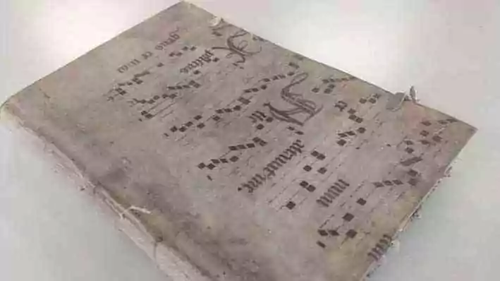 Les archives départementales de la Mayenne reçoivent un registre qui daterait de l’an… 5 754