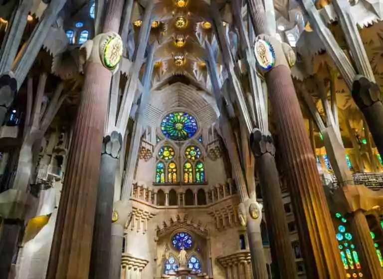 La Sagrada Familia à Barcelone, entre symboles et mystères de Gaudi