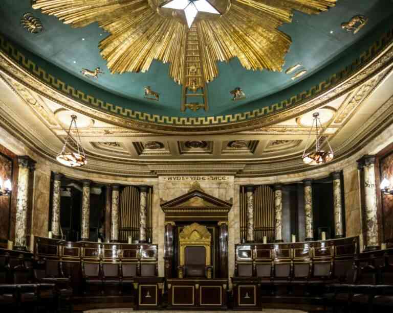 Le temple maçonnique secret caché dans un hôtel du centre de Londres