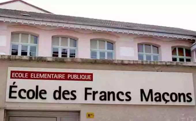 Les ultra-cathos québécois accusent les Maçons de faire main basse sur l&rsquo;école