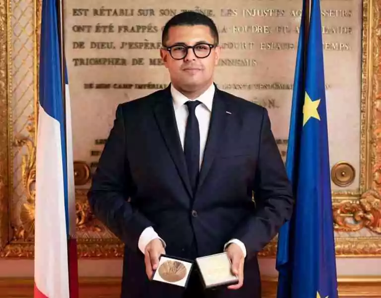 Ali Bourni  a reçu la médaille du Sénat et de l&rsquo;Assemblée nationale