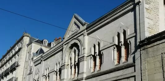 Façade principale du temple maçonnique