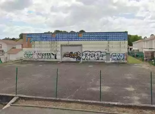 Complotistes filmés en repérage de nuit au Temple de la GLNF