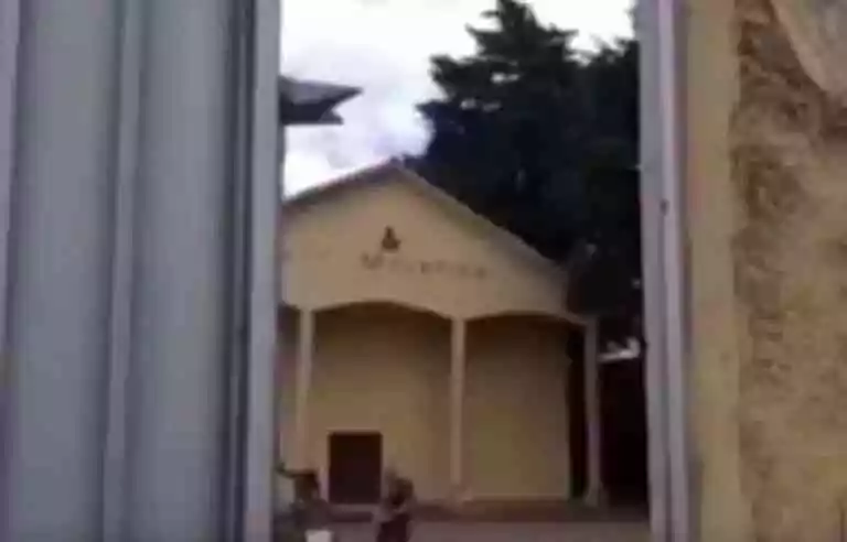 Une jeune femme poignardée à mort dans une loge maçonnique