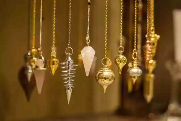 Pendule&nbsp;: comment choisir et utiliser cet objet ésotérique&nbsp;?