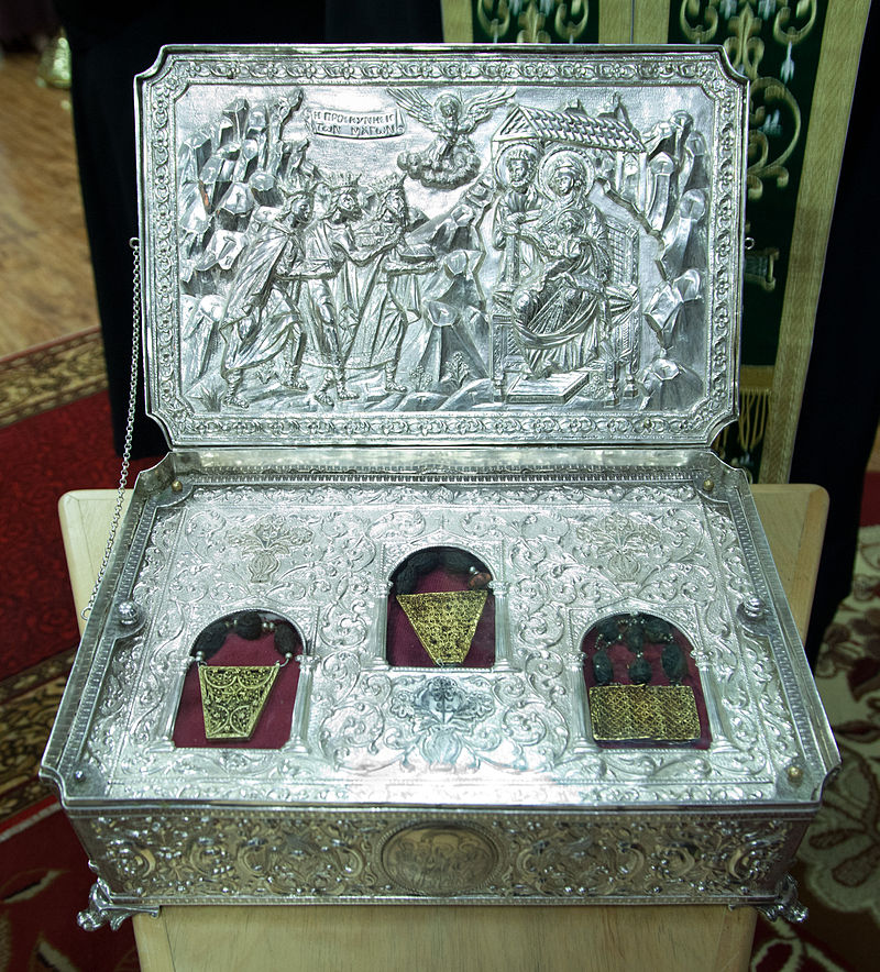 Coffret-reliquaire-contenant-les-Presents-des-Rois-Mages-conserve-au-Mont-Athos.