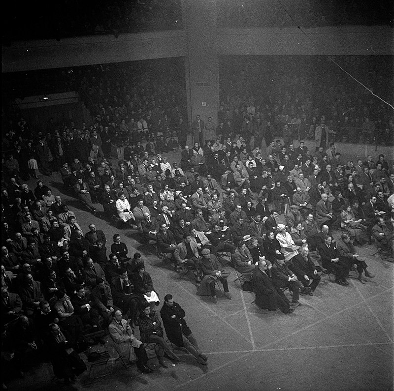 Meeting-du-PSU-a-la-Halle-aux-Grains-de-Toulouse-en-janvier-1962.
