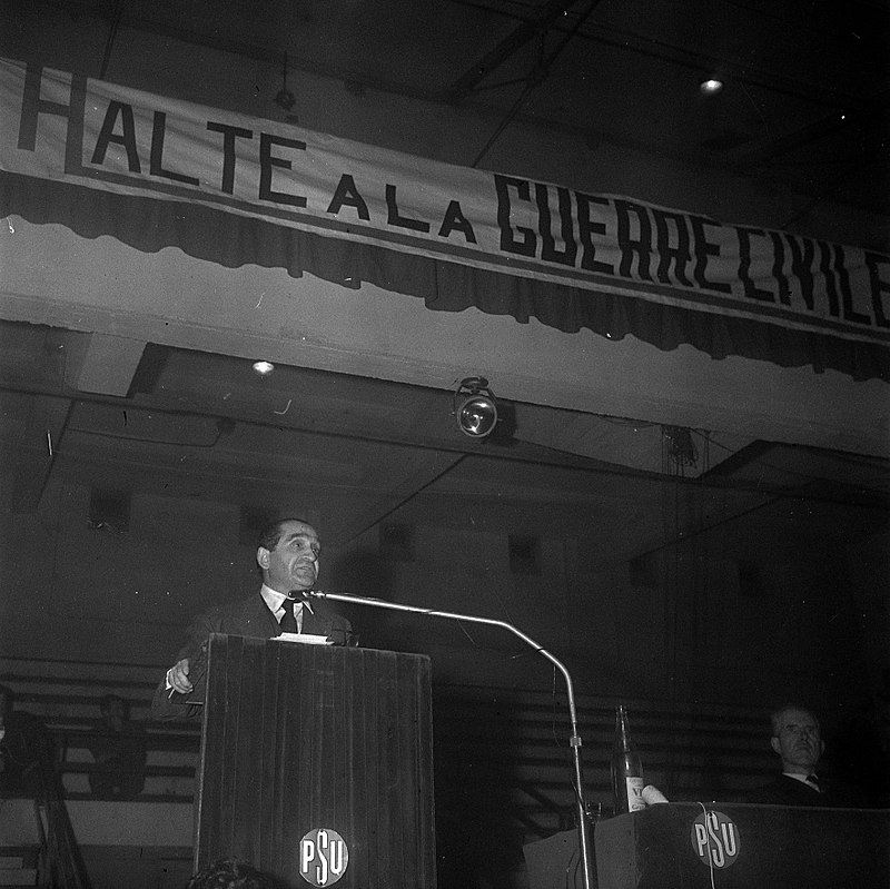 Mendes-France-contre-la-Guerre-dAlgerie-lors-dun-meeting-du-PSU-a-Toulouse-le-20-janvier-1962.
