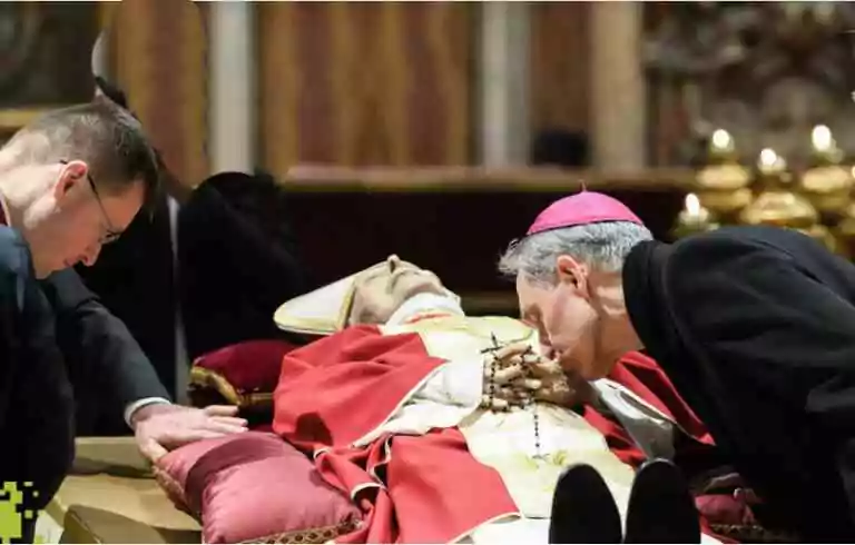 Le livre de Georg Gänswein&nbsp;: Rumeurs maçonniques, blessures personnelles, divergences ecclésiastiques