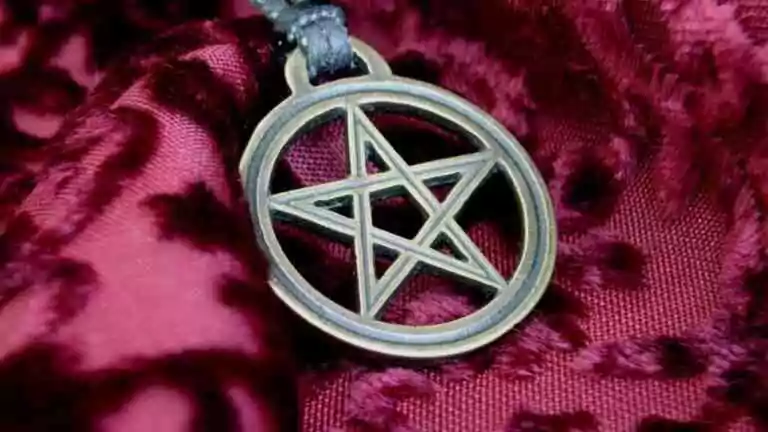 Pentacle, triple lune… 5 symboles ésotériques expliqués