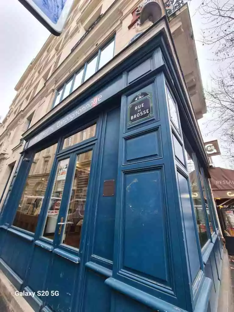 Librairie du Compagnonnage, 2 eue de Brosse-75004 Paris. Photo YG