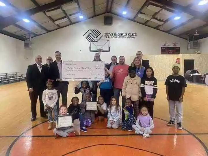 Les francs-maçons font un don de 16&nbsp;000&nbsp;$ au Boys & Girls Club de Bloomington-Normal