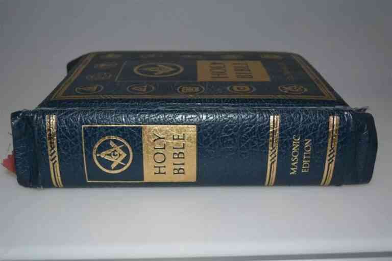 La différence entre la Bible maçonnique et la Sainte Bible