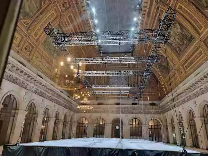 Venez célébrer le 300e anniversaire des Constitutions d’Anderson avec la GLNF au Palais Brongniart