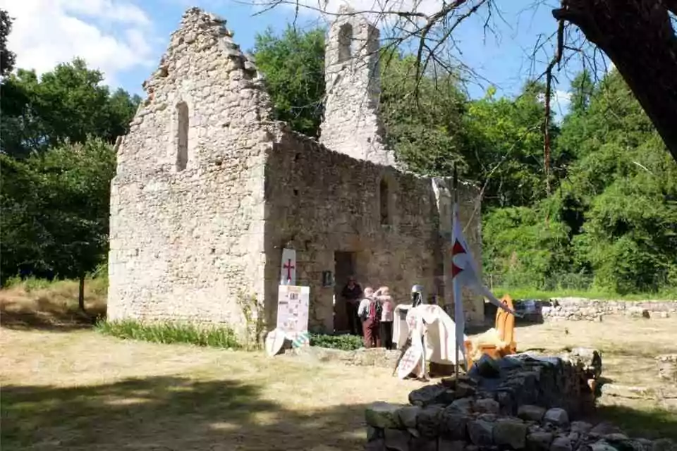 Lieu symbolique : Chapelle des Templiers de Fourches, trésor caché de la forêt de Fontainebleau