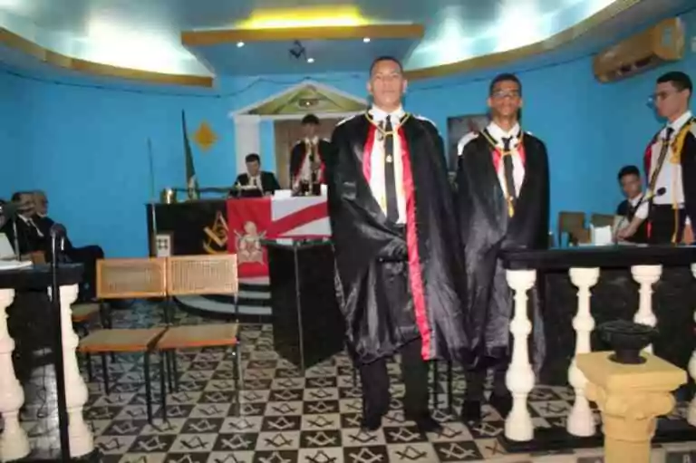 La loge maçonnique d&rsquo;Oeiras organise une cérémonie publique du chapitre Demolay