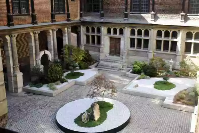 Cour de l'Hôtel de Mauroy, MOPO