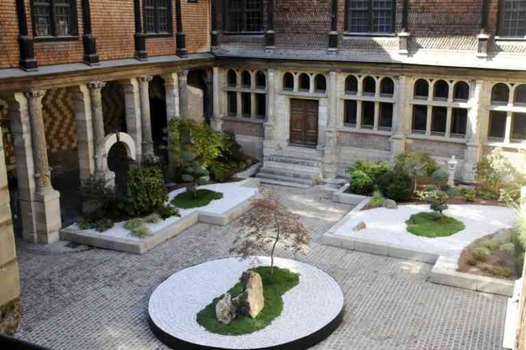Cour de l'Hôtel de Mauroy, MOPO