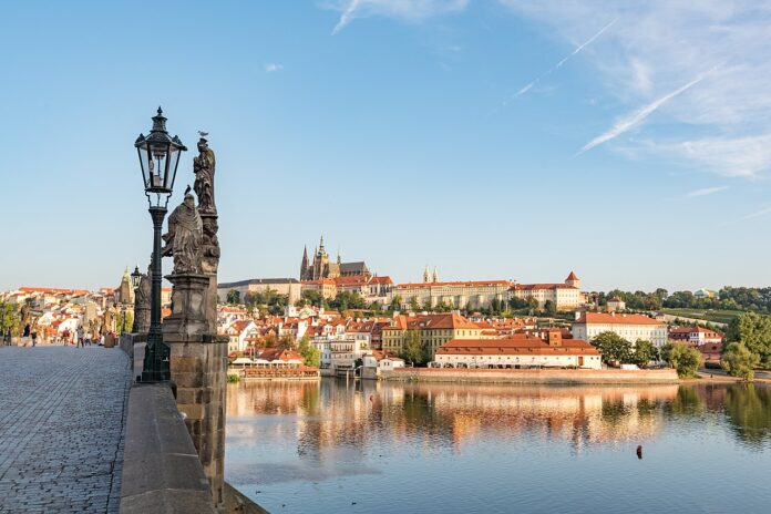 Prague, vue du château depuis le pont Charles